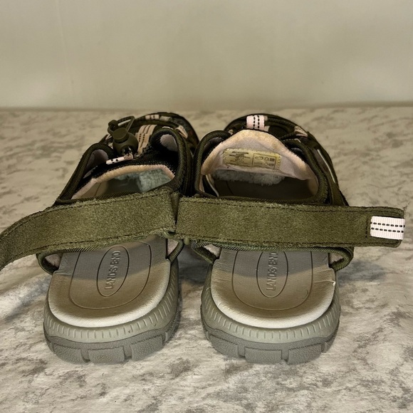 Lands End Women’s All Weather Close Toe River Sandals - Picture 4 of 6